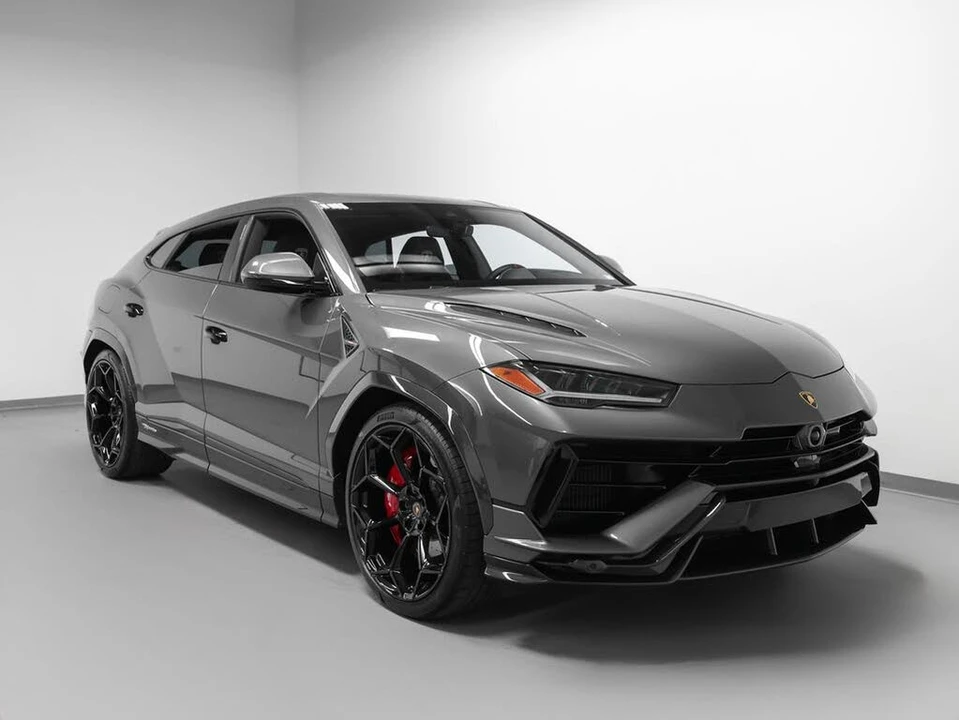 2023 Lamborghini Urus Performante - Image 15 of 31