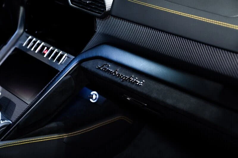 2023 Lamborghini Urus Performante - Image 19 of 31