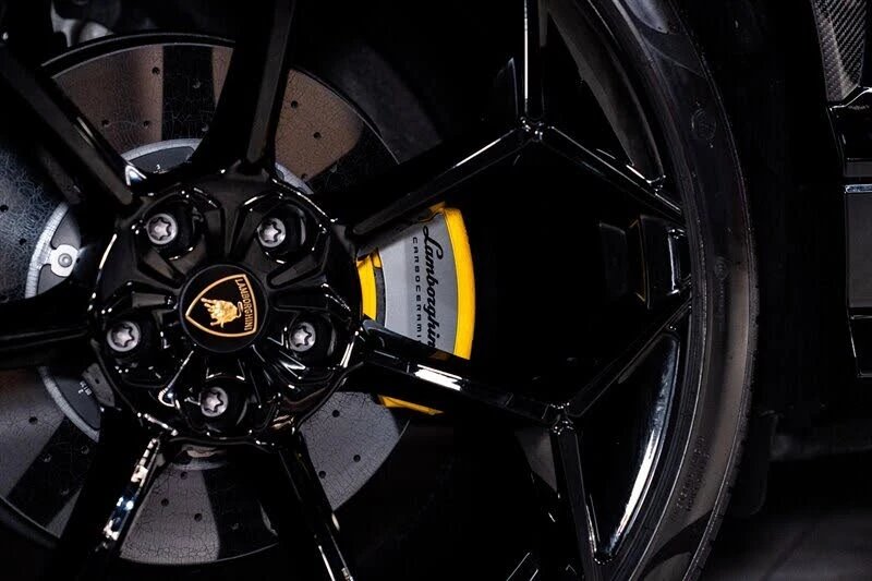 2023 Lamborghini Urus Performante - Image 26 of 31
