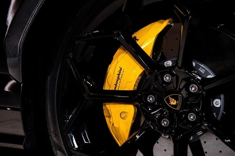 2023 Lamborghini Urus Performante - Image 24 of 31
