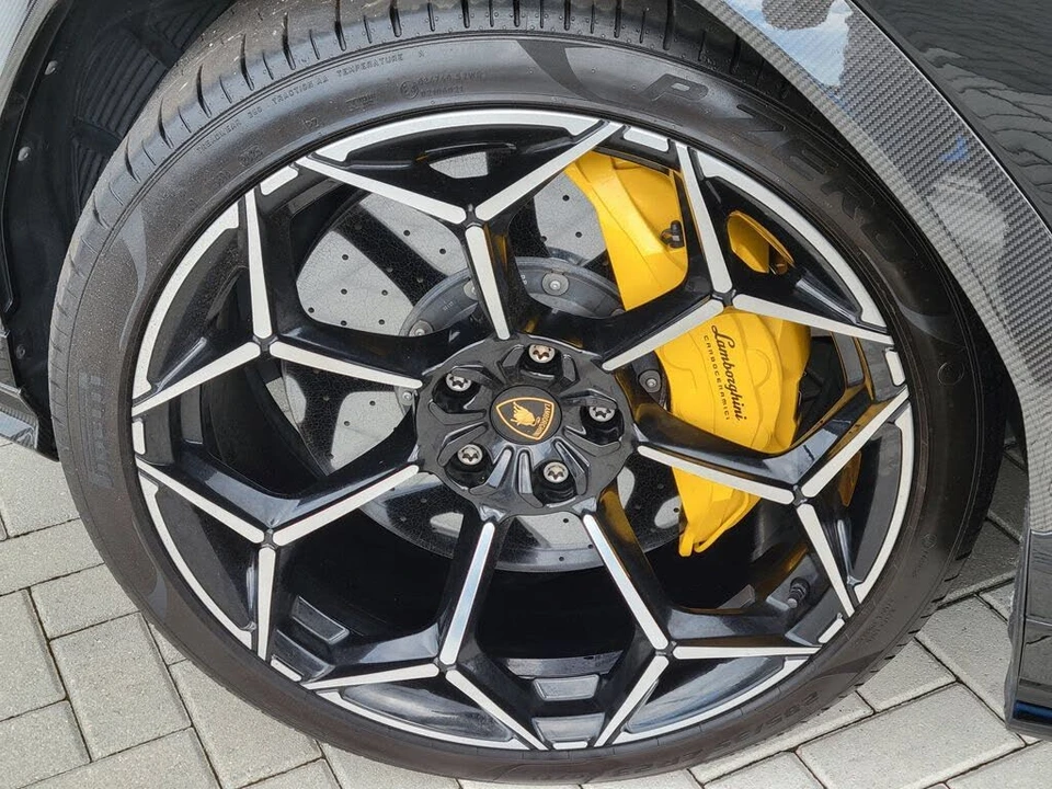 2023 Lamborghini Urus Performante - Image 8 of 28