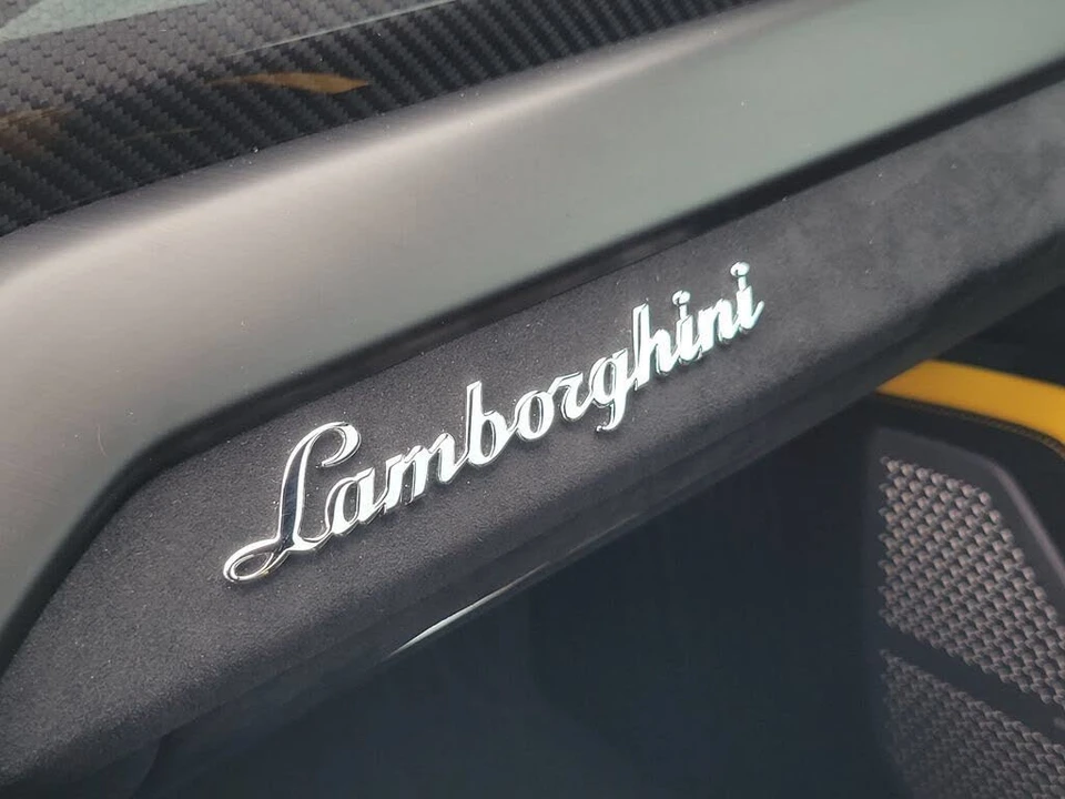 2023 Lamborghini Urus Performante - Image 26 of 28