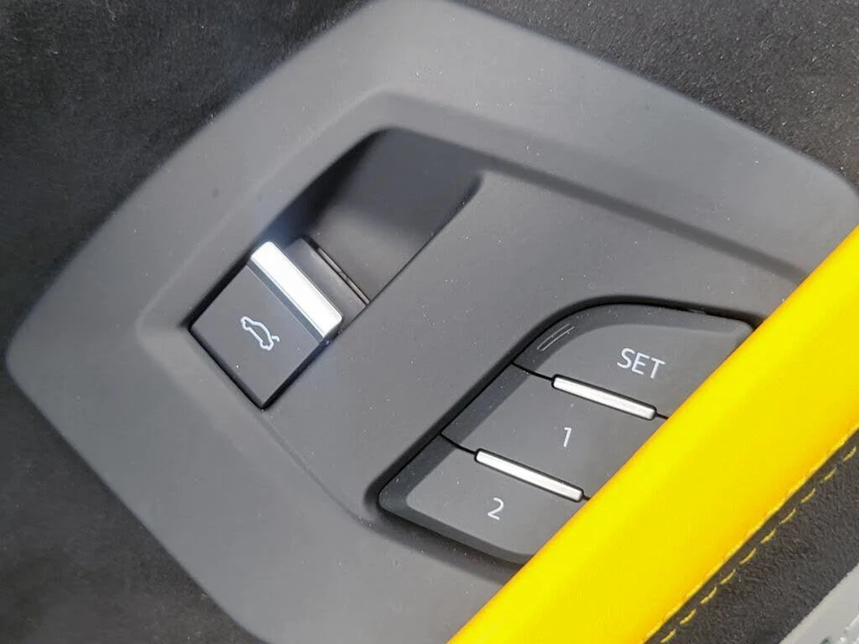 2023 Lamborghini Urus Performante - Image 19 of 28