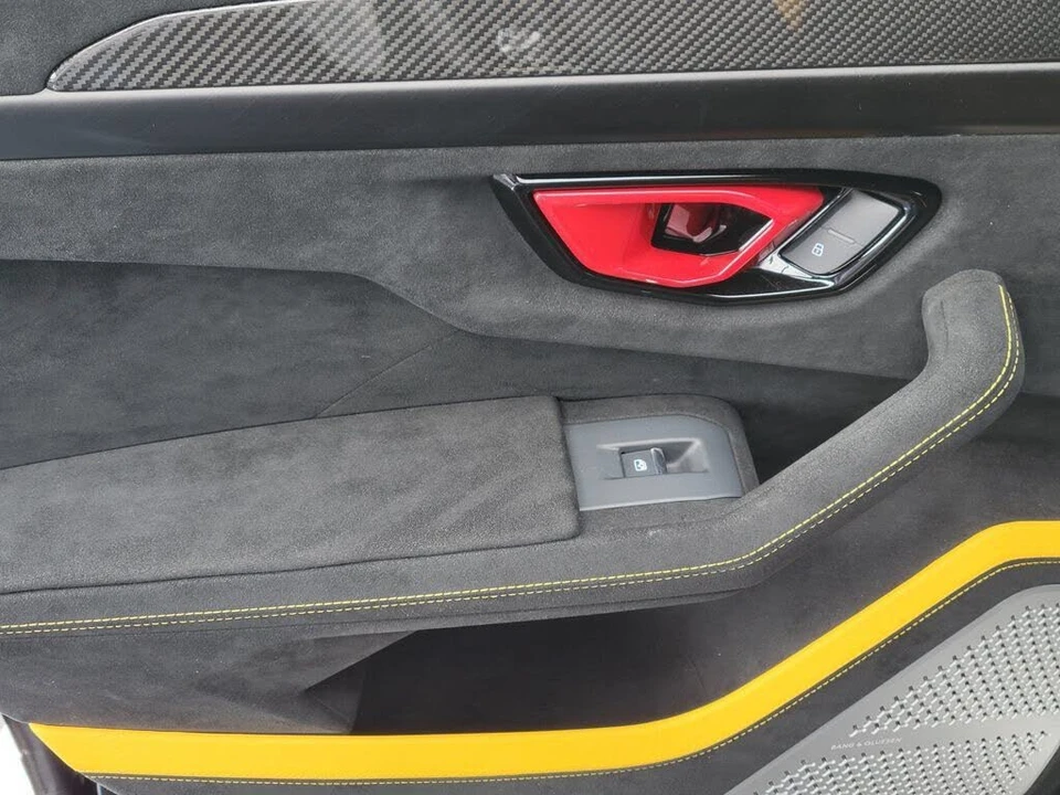 2023 Lamborghini Urus Performante - Image 9 of 28
