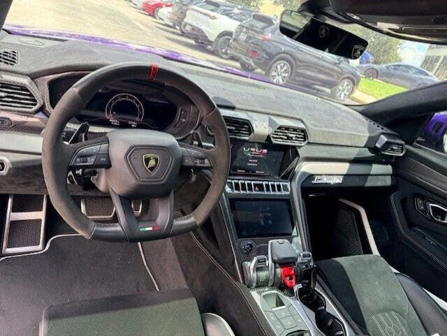 2023 Lamborghini Urus Performante - Image 6 of 13