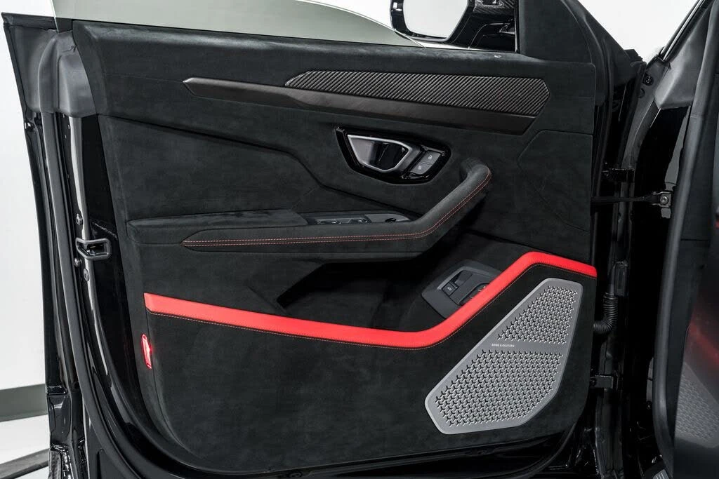 2023 Lamborghini Urus Performante - Image 9 of 31