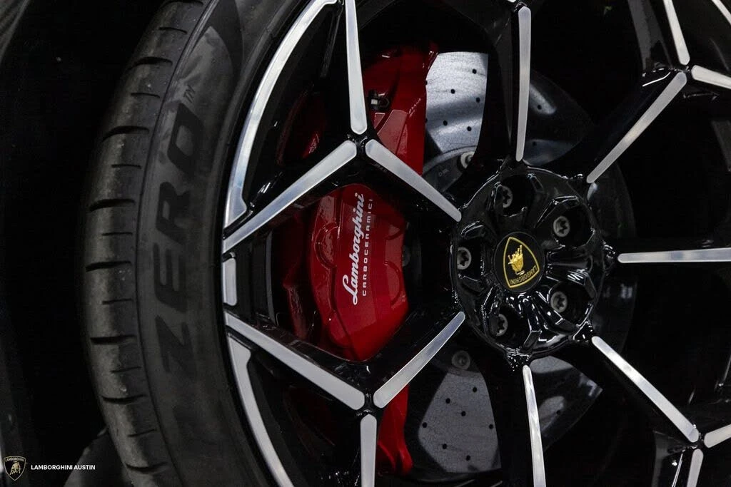 2023 Lamborghini Urus Performante - Image 18 of 31