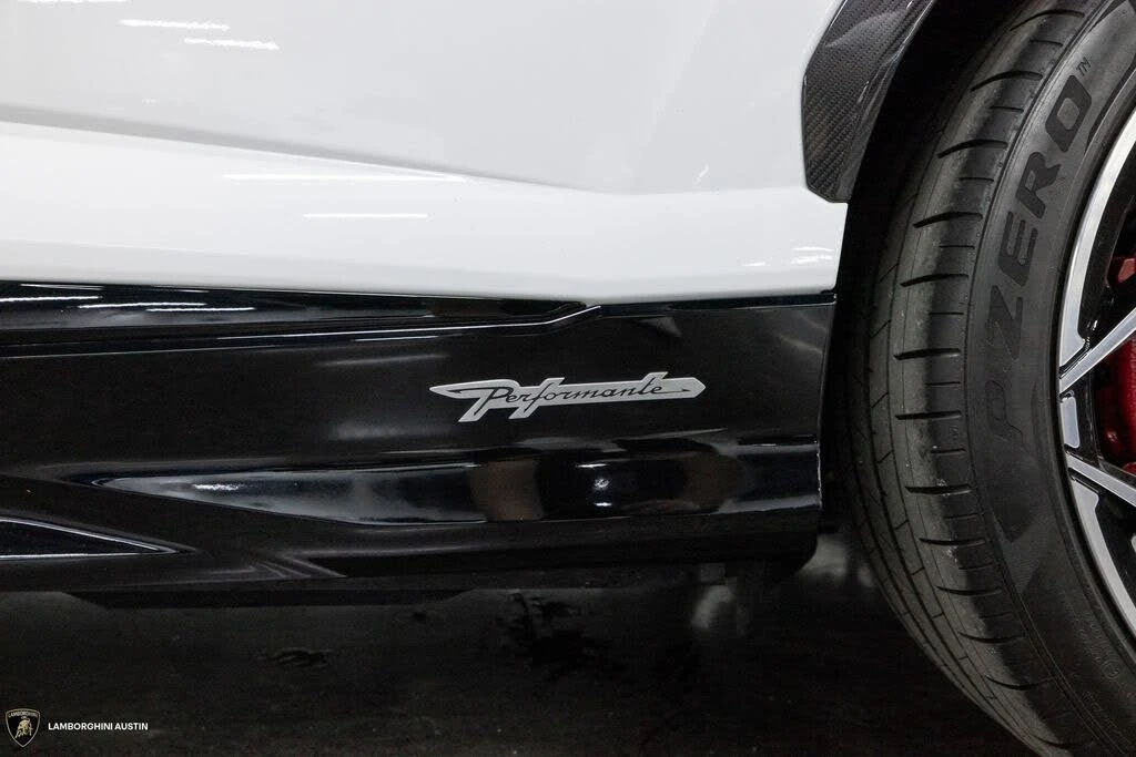 2023 Lamborghini Urus Performante - Image 9 of 31