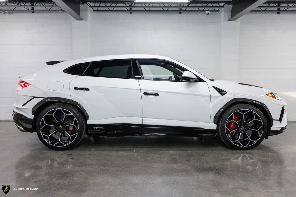 2023 Lamborghini Urus Performante - Image 16 of 31