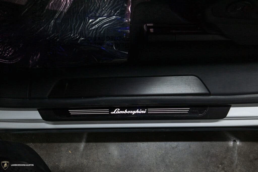 2023 Lamborghini Urus Performante - Image 23 of 31
