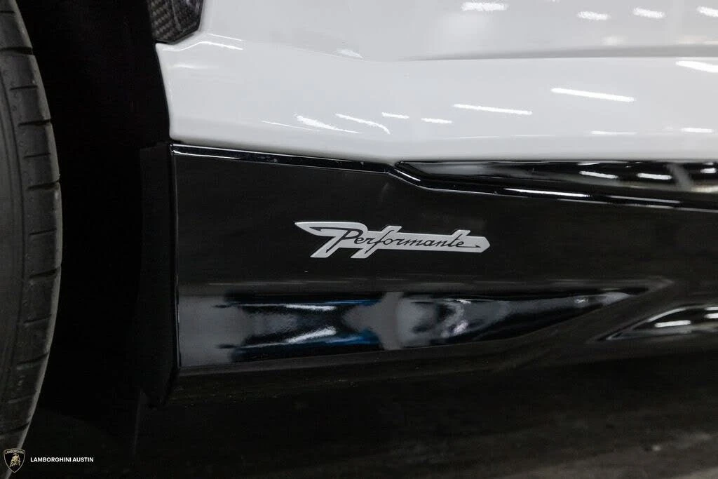 2023 Lamborghini Urus Performante - Image 15 of 31