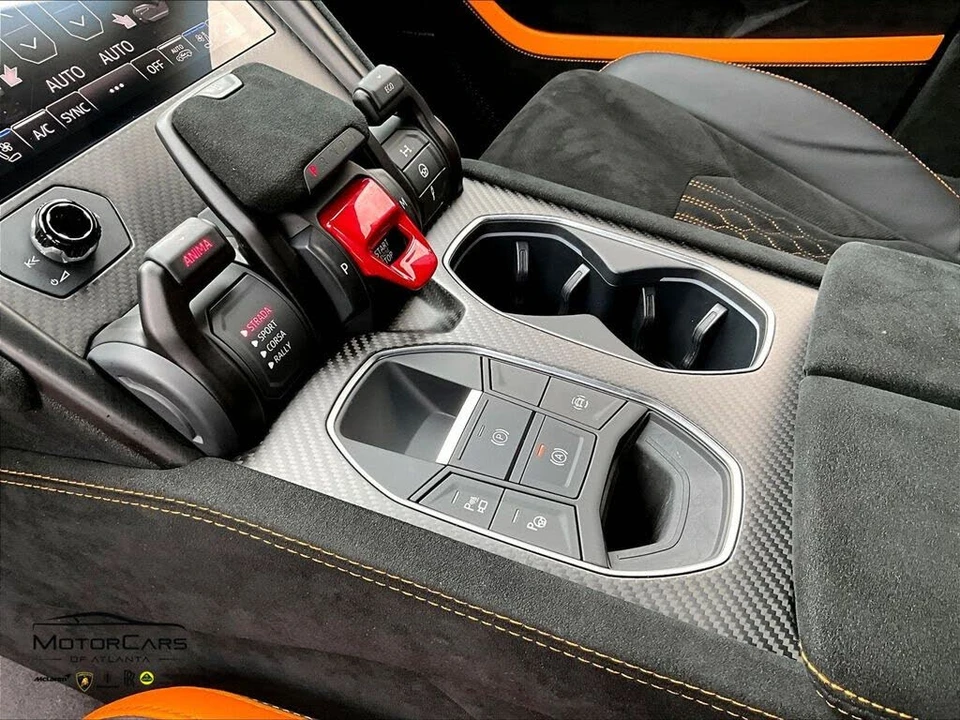 2023 Lamborghini Urus Performante - Image 15 of 29
