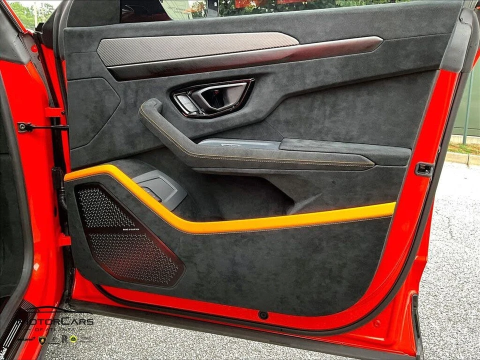 2023 Lamborghini Urus Performante - Image 19 of 29