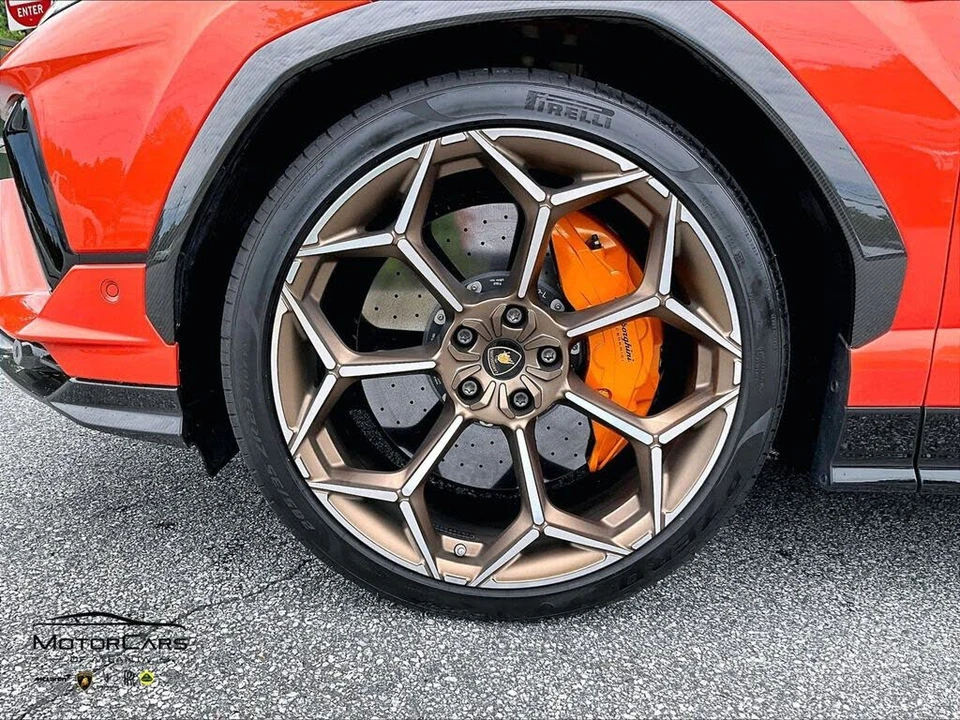 2023 Lamborghini Urus Performante - Image 9 of 29