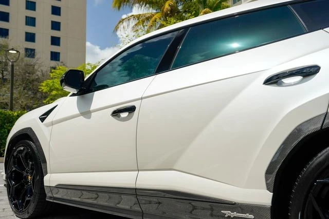 2023 Lamborghini Urus Performante - Image 19 of 31