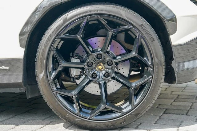 2023 Lamborghini Urus Performante - Image 17 of 31