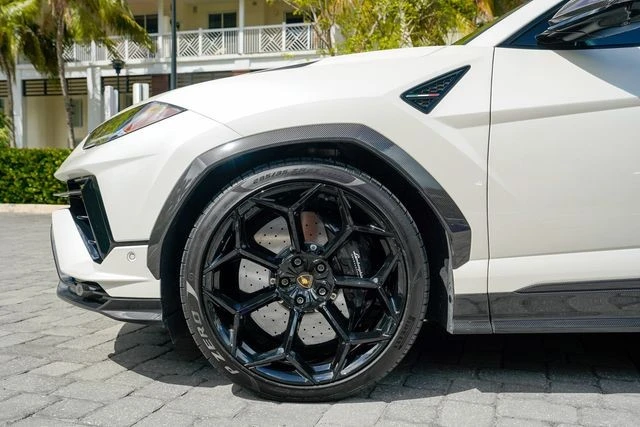 2023 Lamborghini Urus Performante - Image 13 of 31