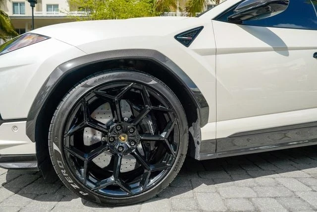 2023 Lamborghini Urus Performante - Image 12 of 31