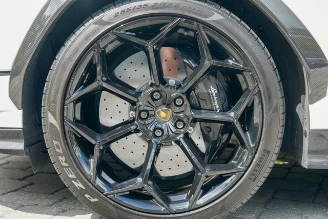 2023 Lamborghini Urus Performante - Image 14 of 31