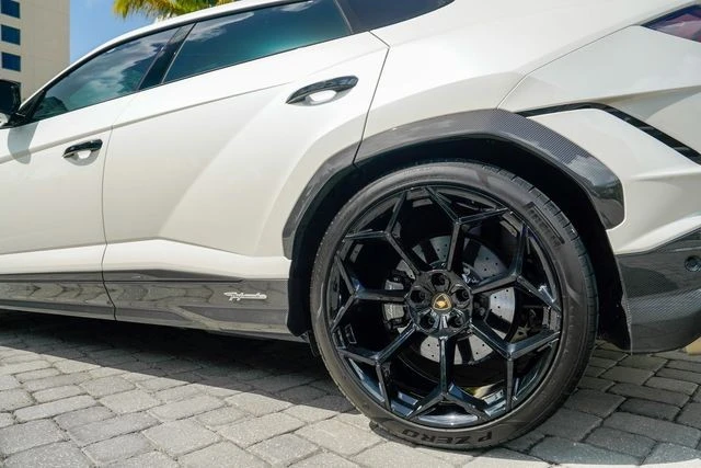 2023 Lamborghini Urus Performante - Image 18 of 31