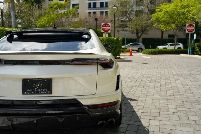 2023 Lamborghini Urus Performante - Image 26 of 31