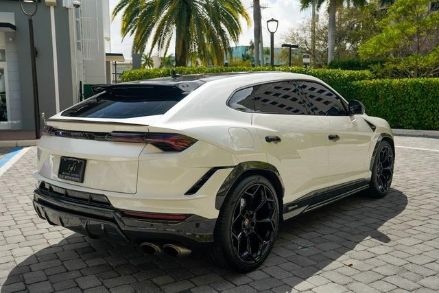 2023 Lamborghini Urus Performante - Image 27 of 31