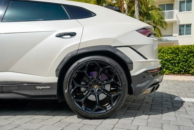 2023 Lamborghini Urus Performante - Image 16 of 31