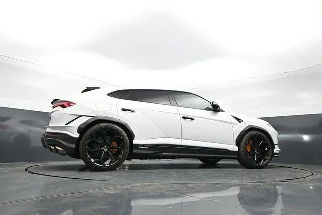 2023 Lamborghini Urus Performante - Image 30 of 31