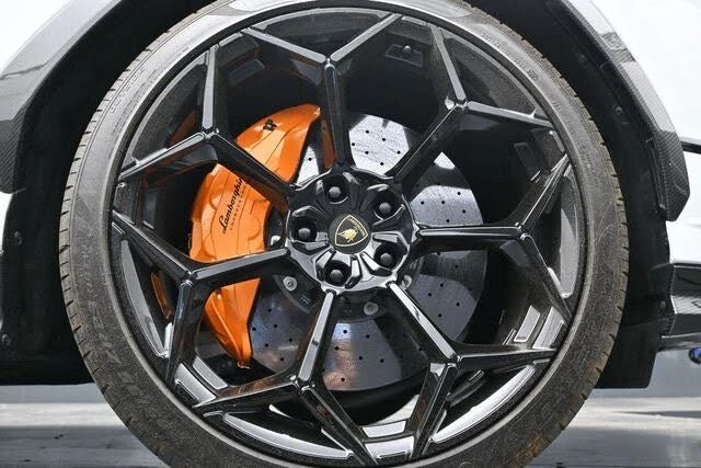 2023 Lamborghini Urus Performante - Image 10 of 31