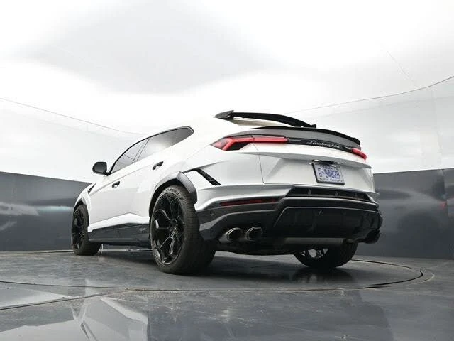 2023 Lamborghini Urus Performante - Image 24 of 31