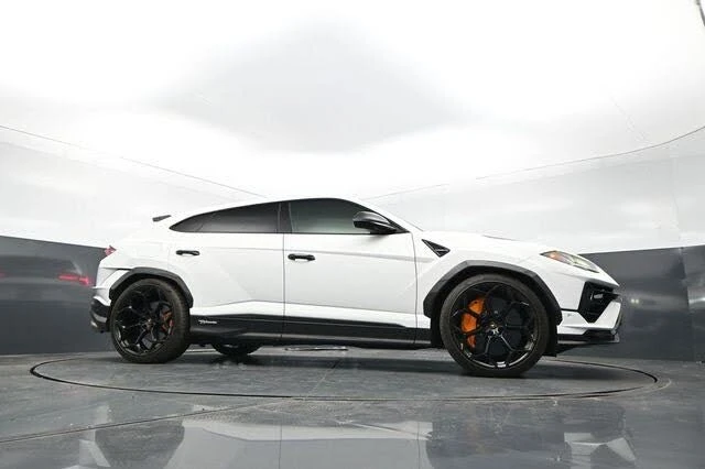 2023 Lamborghini Urus Performante - Image 29 of 31