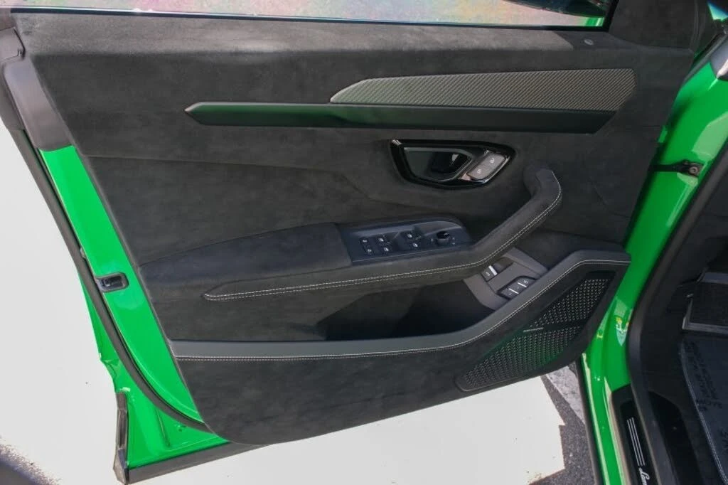 2023 Lamborghini Urus Performante - Image 12 of 18