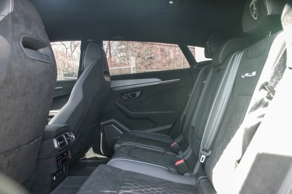 2023 Lamborghini Urus Performante - Image 15 of 18