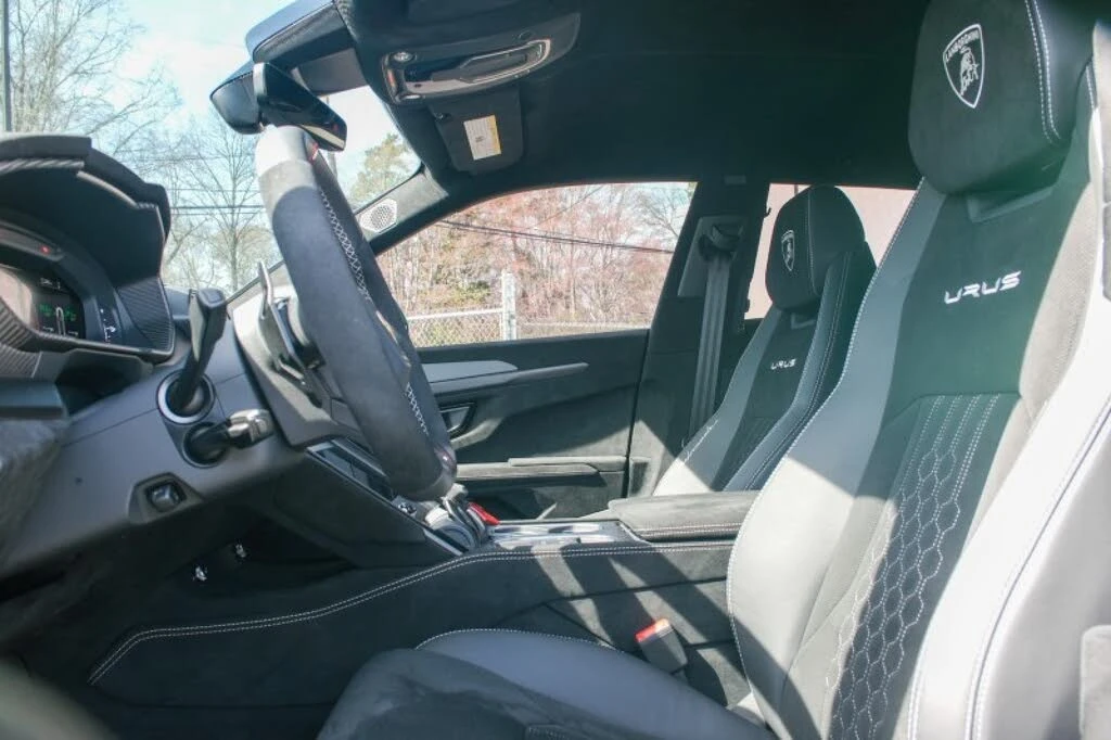 2023 Lamborghini Urus Performante - Image 16 of 18