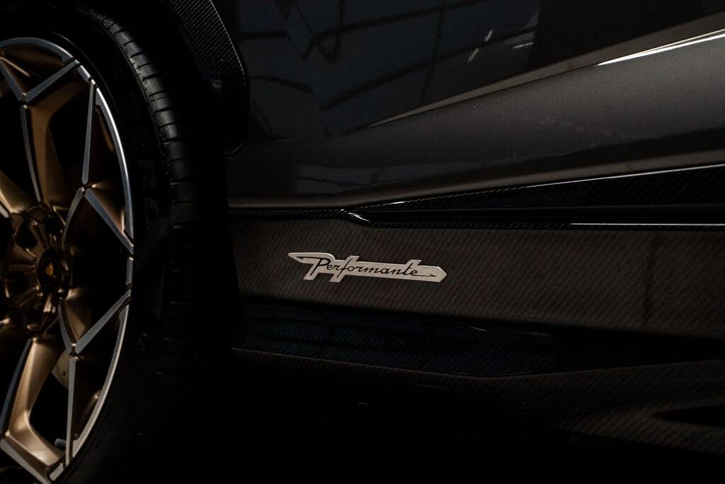 2023 Lamborghini Urus Performante - Image 20 of 31
