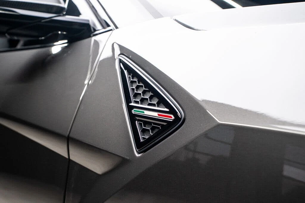 2023 Lamborghini Urus Performante - Image 17 of 31