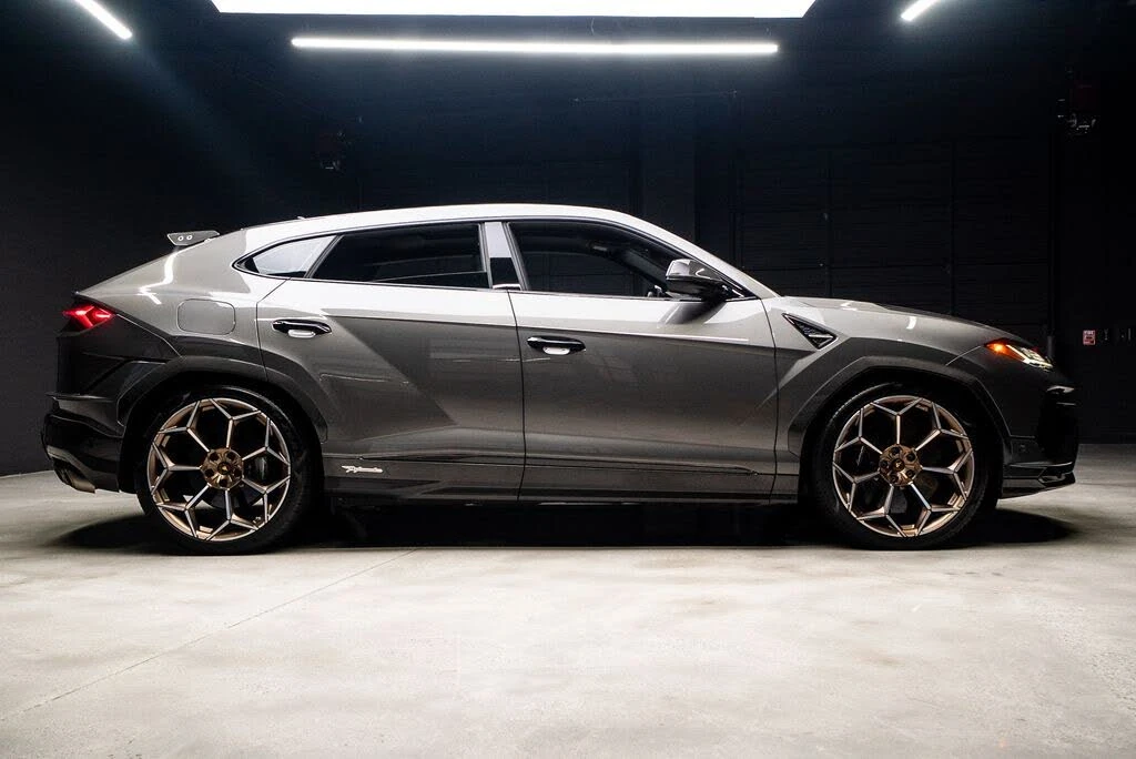 2023 Lamborghini Urus Performante - Image 12 of 31