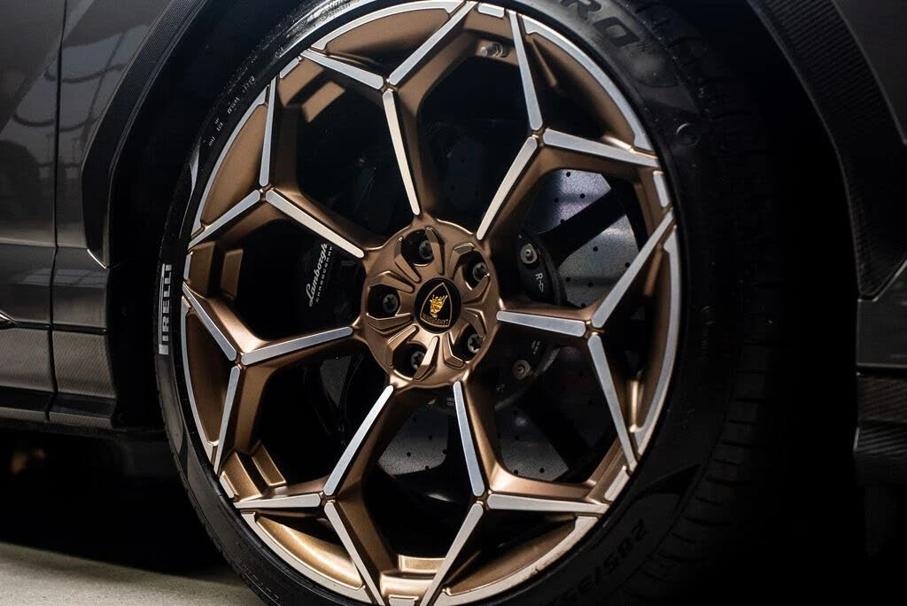 2023 Lamborghini Urus Performante - Image 15 of 31