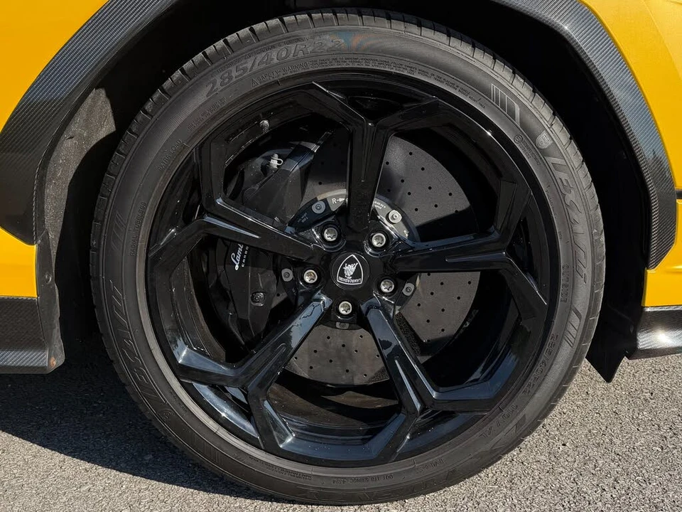 2023 Lamborghini Urus Performante - Image 9 of 31