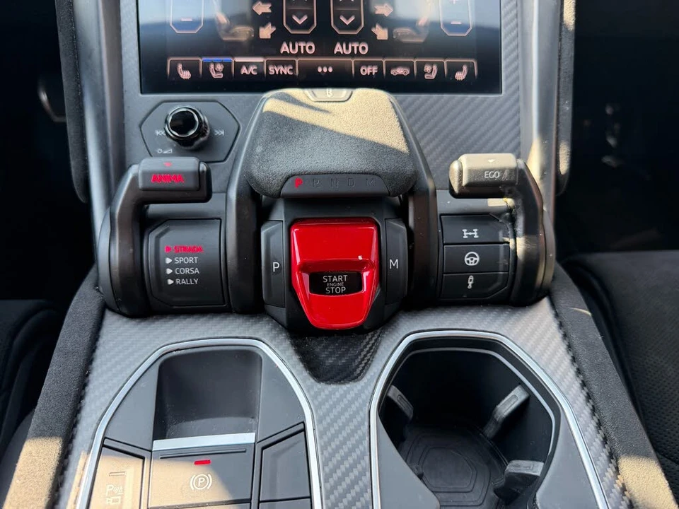 2023 Lamborghini Urus Performante - Image 17 of 31