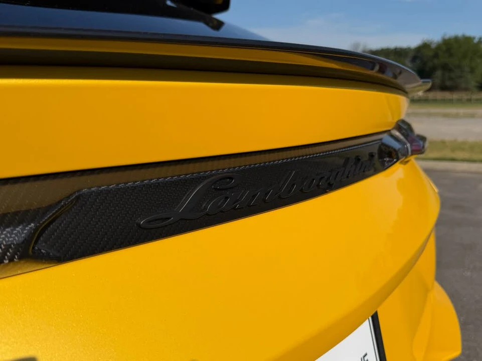 2023 Lamborghini Urus Performante - Image 26 of 31