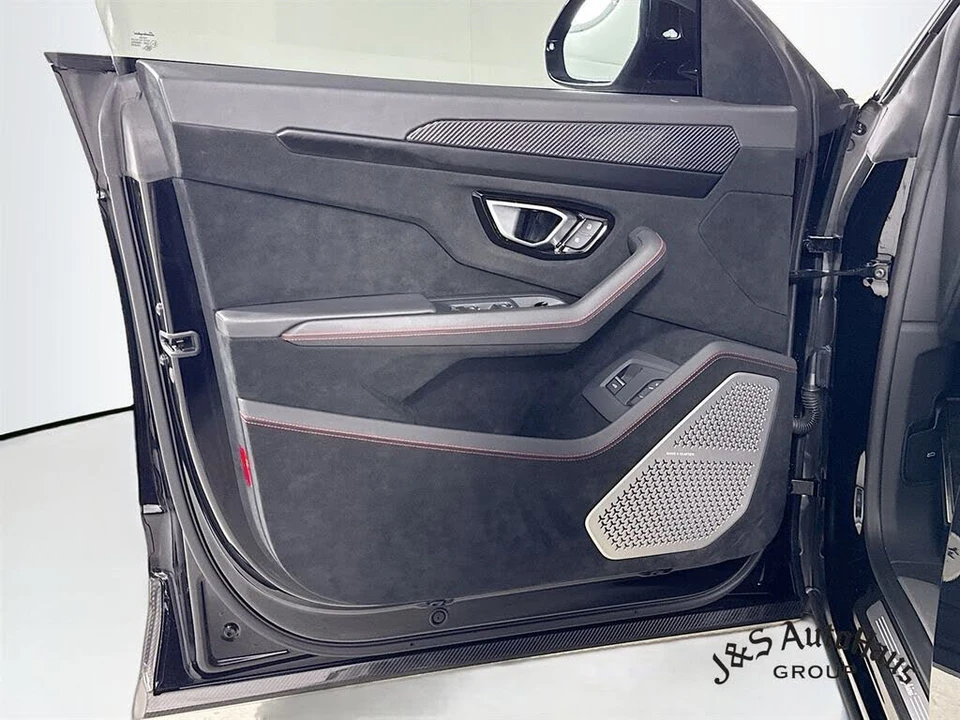 2023 Lamborghini Urus Performante - Image 23 of 31