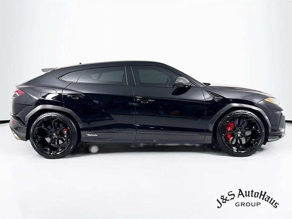 2023 Lamborghini Urus Performante - Image 8 of 31