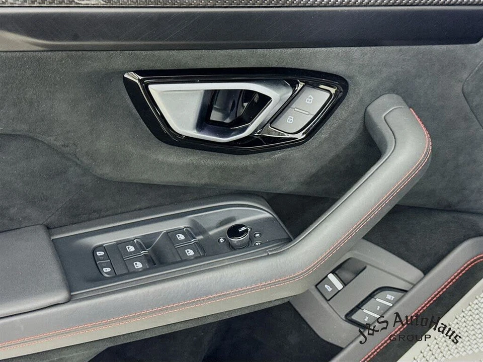 2023 Lamborghini Urus Performante - Image 24 of 31