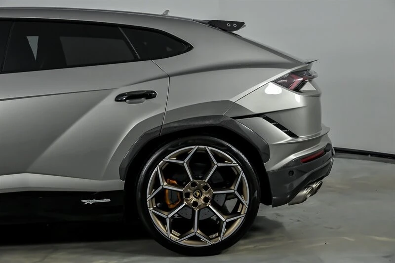 2023 Lamborghini Urus Performante - Image 9 of 21
