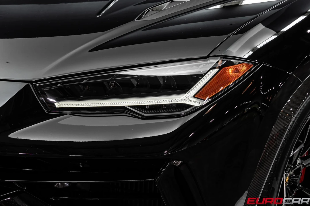 2023 Lamborghini Urus Performante - Image 14 of 31