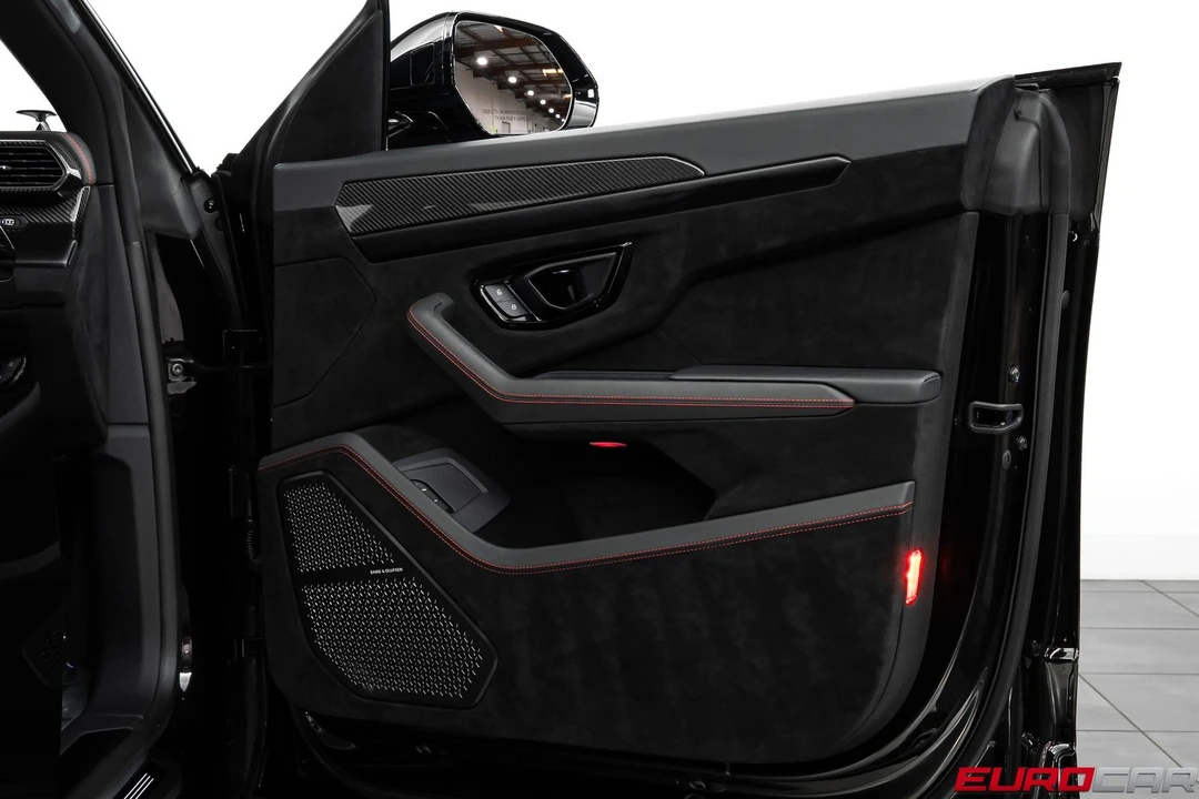 2023 Lamborghini Urus Performante - Image 30 of 31