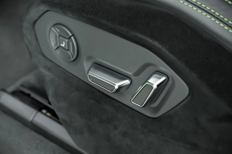 2023 Lamborghini - Image 27 of 31