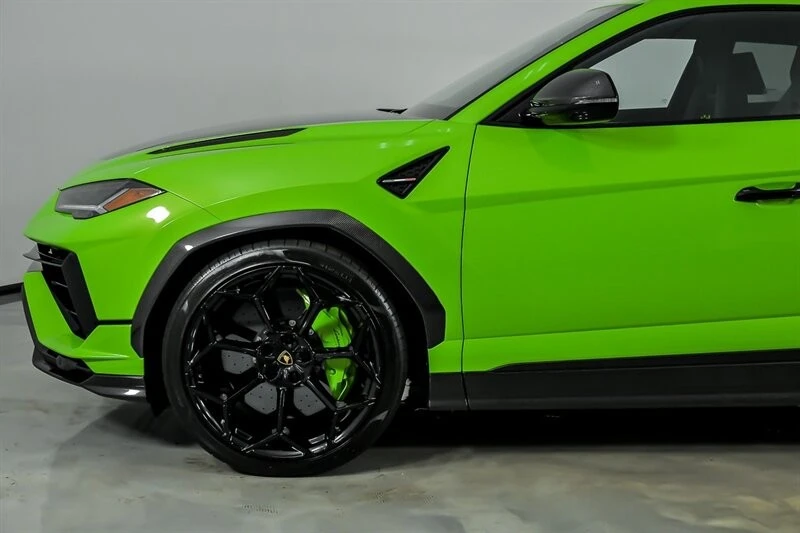 2023 Lamborghini - Image 7 of 31