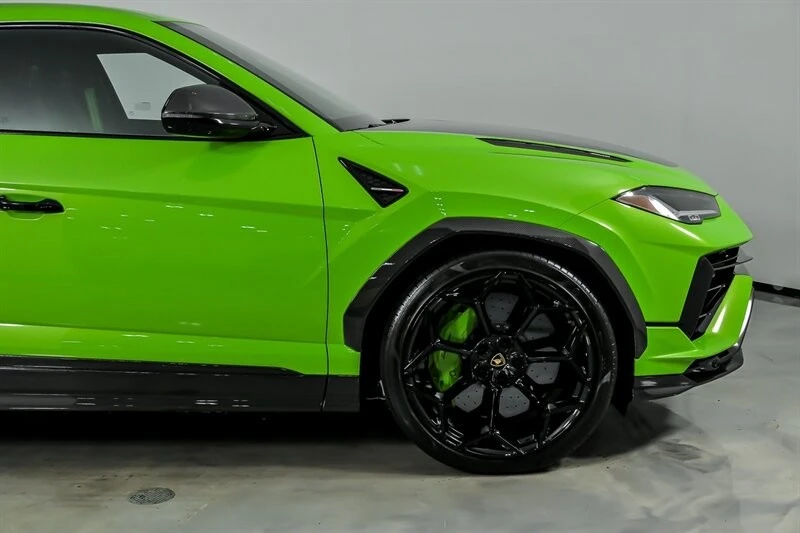 2023 Lamborghini - Image 15 of 31